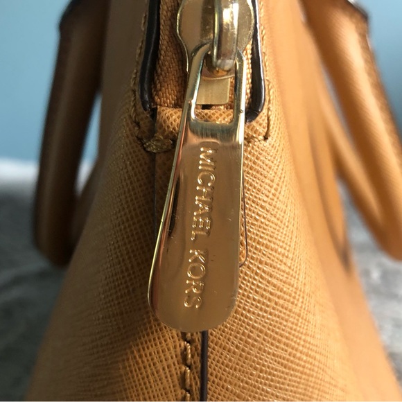 Michael Kors Handbag - Picture 2 of 8